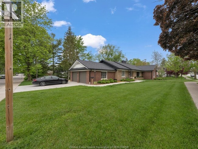 Building Photo - 226 Division St S