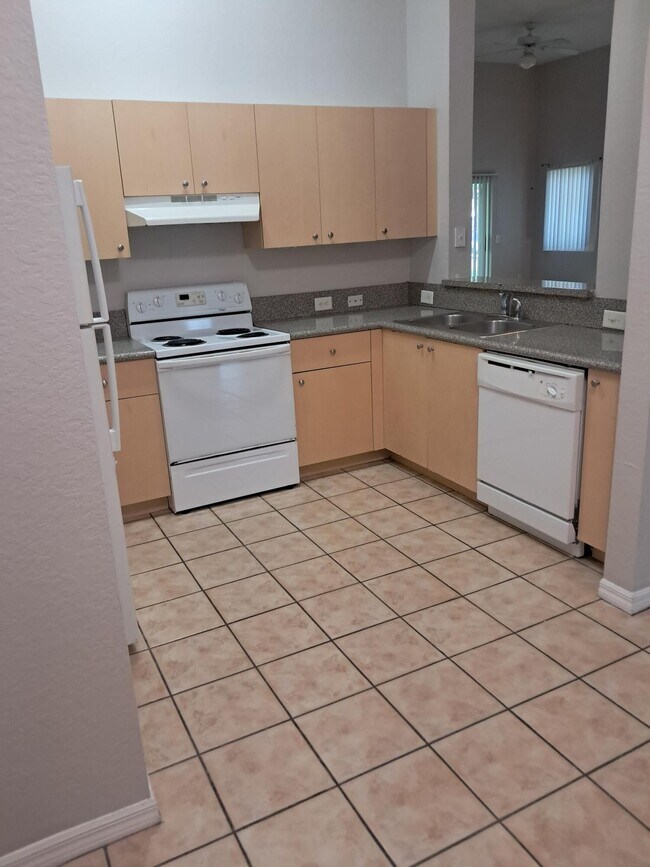 Building Photo - 260 Crestwood Cir
