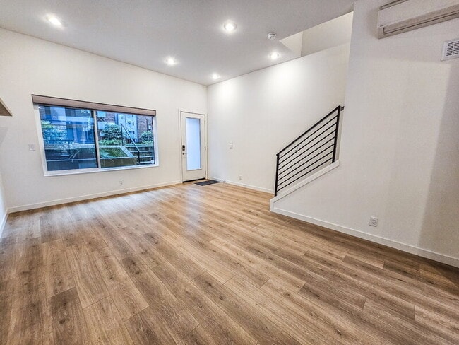 Building Photo - 2425 S Plum St