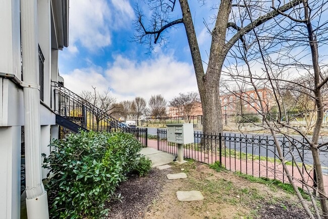 Foto del edificio - 1227 Morse St NE