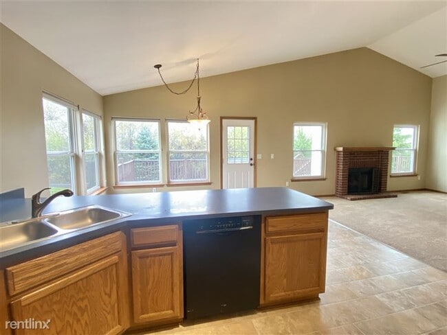 Building Photo - 4253 Woodcrest Ct