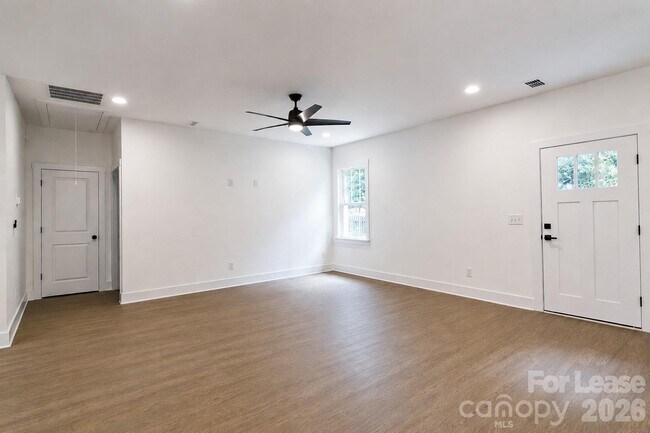 Building Photo - 216 E Phifer St