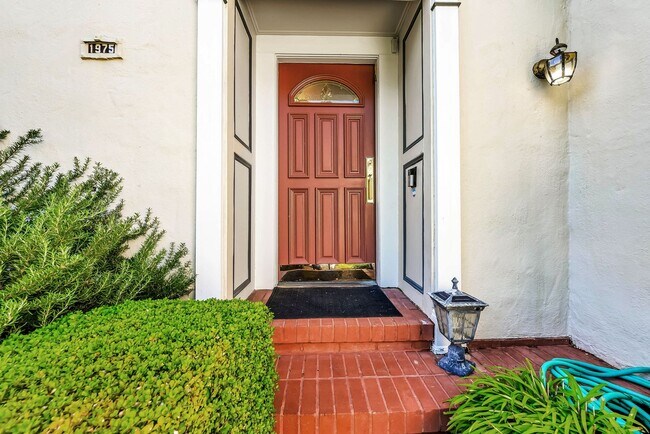 Foto del edificio - Gorgeous Golden Gate Heights home with gar...