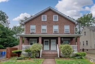 Building Photo - 17 Codington Pl