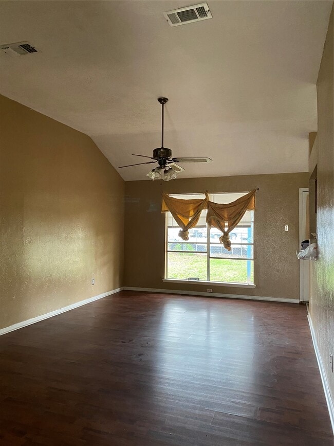 Building Photo - 5122 Kent Dr