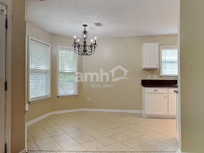 Building Photo - 505 Dresler Rd