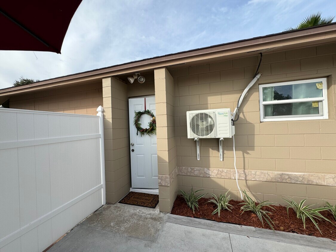 Foto principal - 8156 Imber St