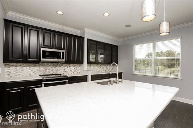 Building Photo - 5 br, 3 bath House - 10618 Inside Loop UNIT
