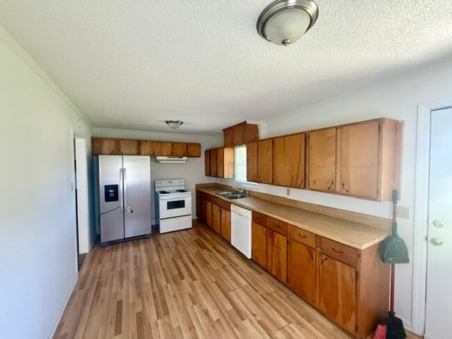 Building Photo - 315 E Dameron Ave