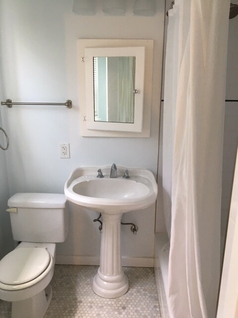 bathroom - 1221 9th St