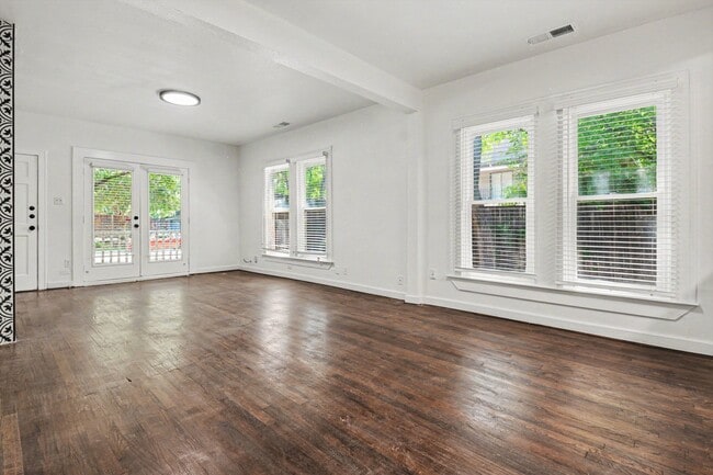 Building Photo - Bungalow- 915
