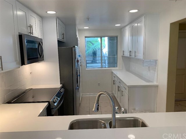 Building Photo - 2253 Martin