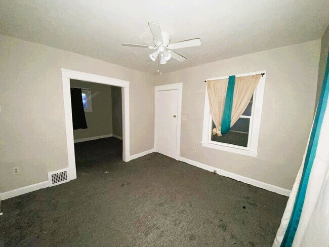 Foto del edificio - 12502 Forest Ave