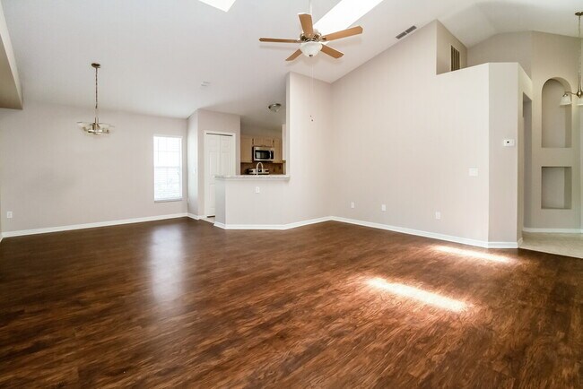 Foto del edificio - 996 Maple Ct