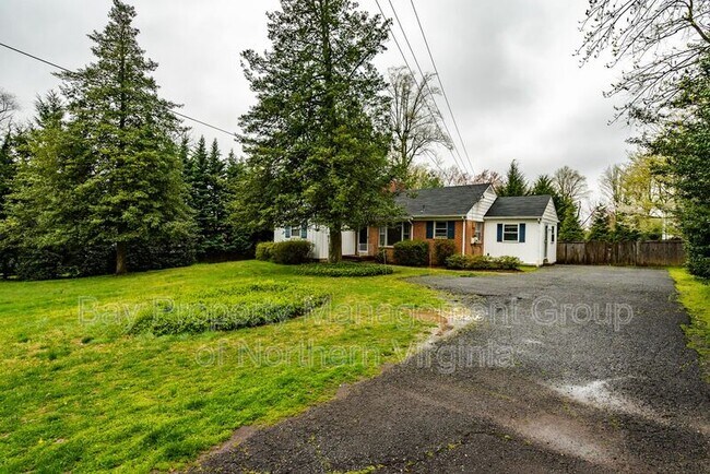 Foto del edificio - 6700 Haycock Rd