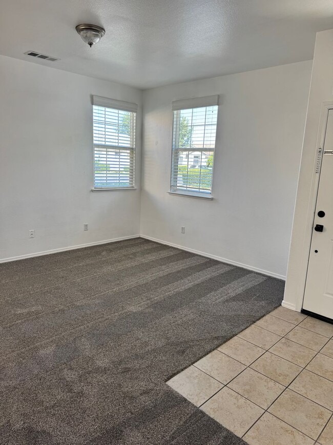 Building Photo - Single Family Home