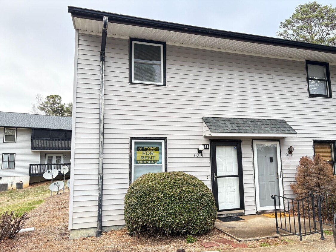 MOVE IN SPECIAL: 2 Bedroom, 1.5 Bathroom Condo in Winston-Salem! - 2 Bedroom, 1.5 Bathroom Condo in Winston-Salem!