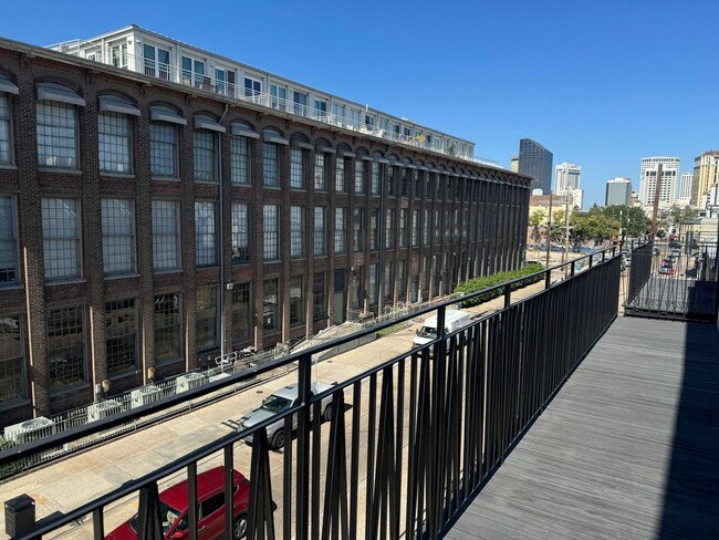 Building Photo - 1050 Annunciation St