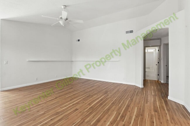 Building Photo - Lovely Corner Lot 3 Bed / 2 Bath Home w/ P...