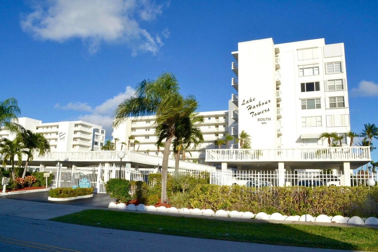 301 Lake Shore Dr Unit 310, Lake Park, FL 33403 Condo for Rent in