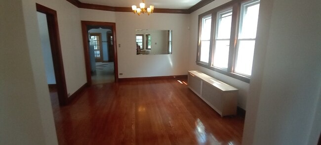 Building Photo - 5943 N Maplewood Ave