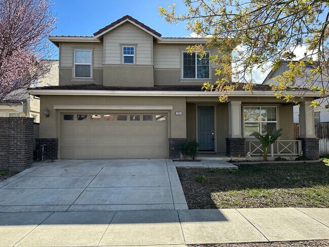 Foto del edificio - Beautiful 5 Bedroom, 3 Bath Brentwood Home / Downstairs Bedroom and Bath
