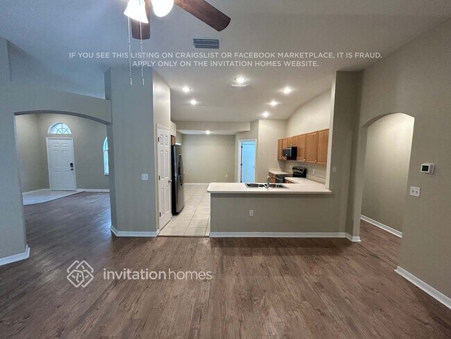 Foto del edificio - 3702 Treeline Dr