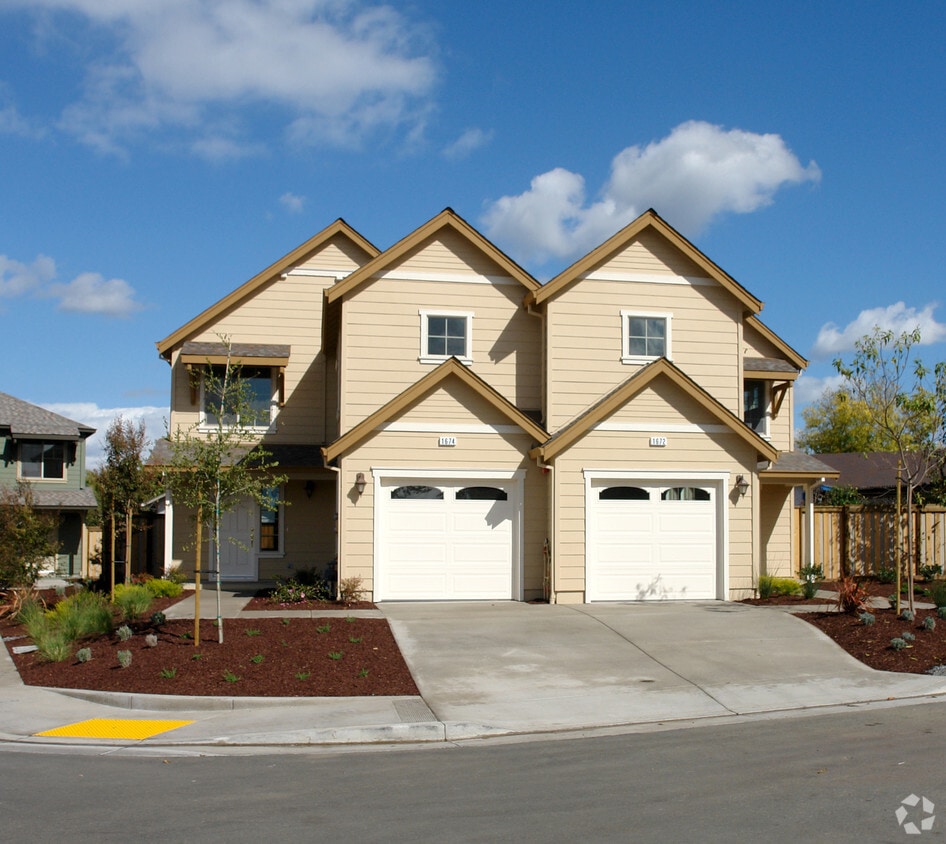 Building Photo - 1672 Levi