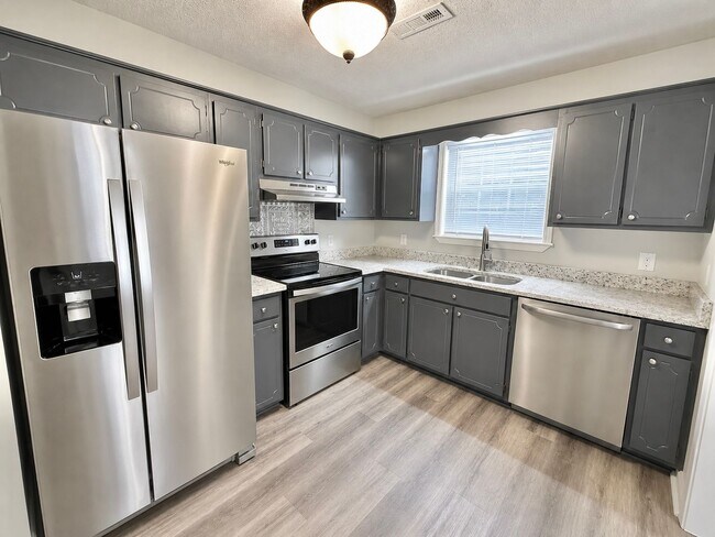 Foto del edificio - 1006 Creekside Pl