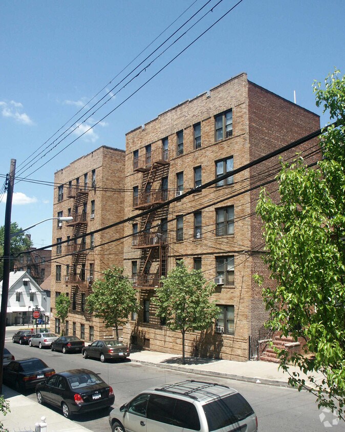 631 E 220th ¡St - 631 E 220th St