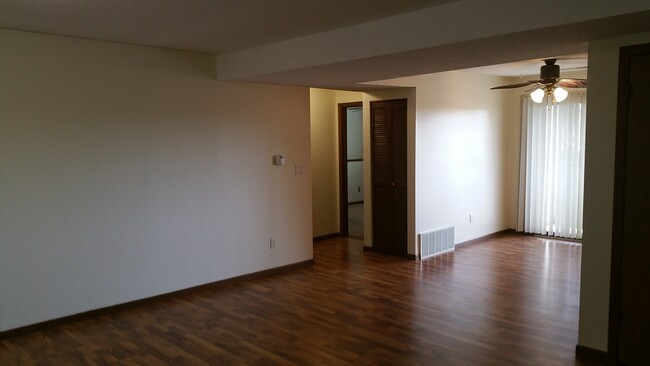 Building Photo - 2 bedroom, 1 bath condo available 8/1/2021