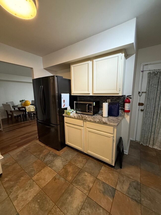 Building Photo - 110 Biscayne Ct