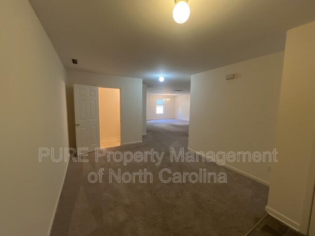 Building Photo - 1705 Ledson Ct