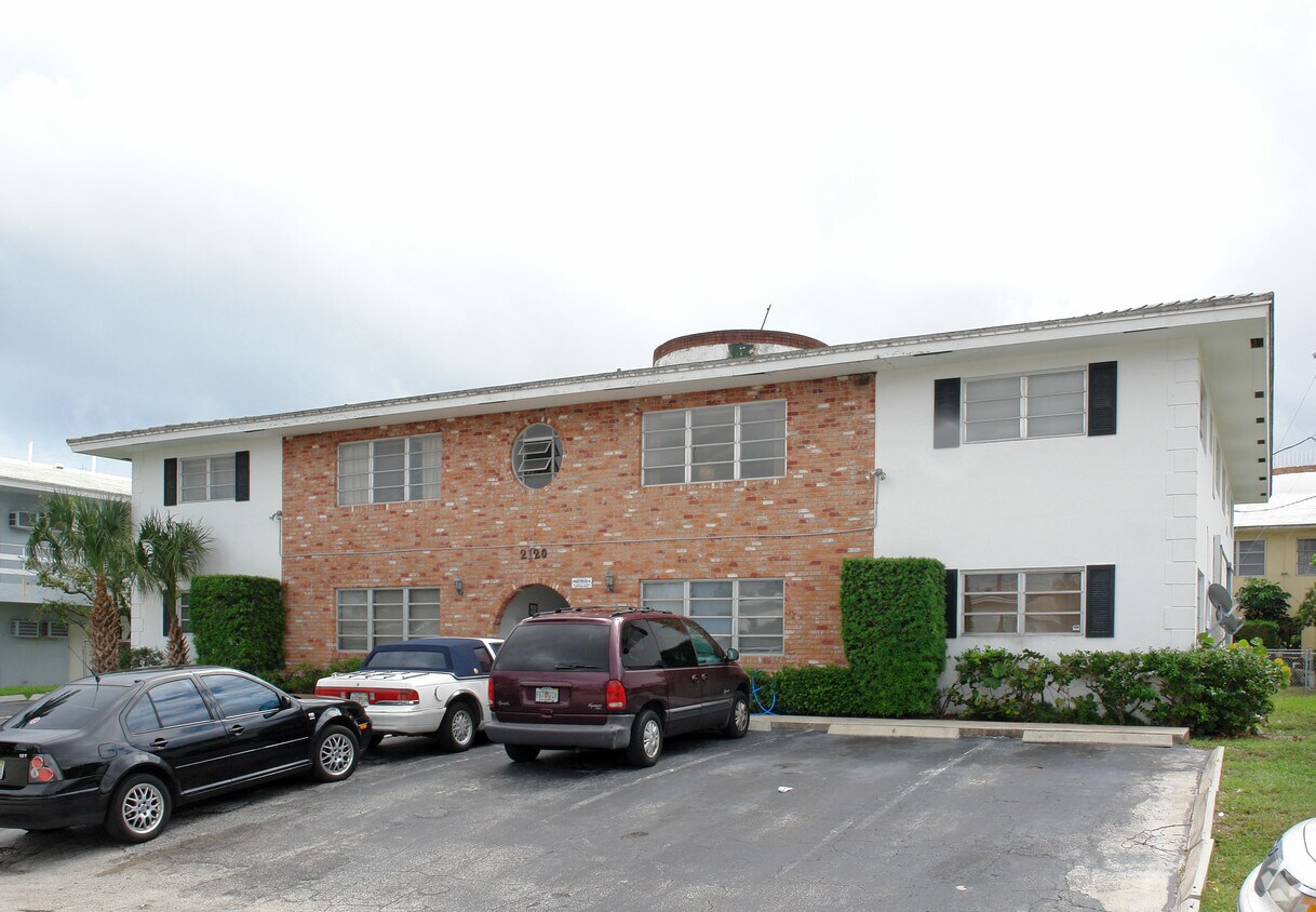 Building Photo - 2120 NE 51st Ct