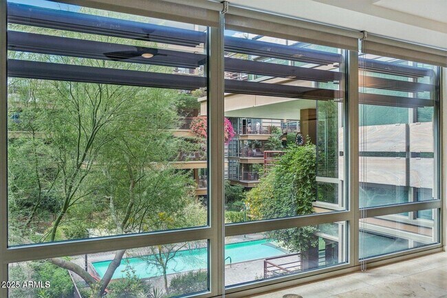 Foto del edificio - 7131 E Rancho Vista Dr