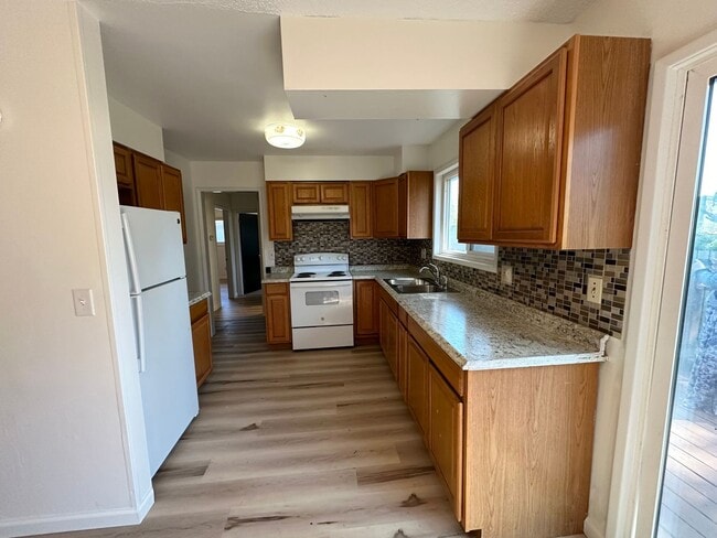 Building Photo - Newly Remodeled 3 Bedroom with Attached Ga...