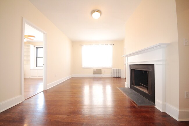 Foto del edificio - Sun-filled 1BR Condo in Cleveland Park