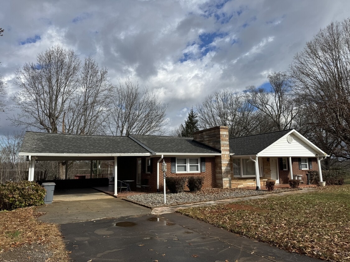 Foto principal - 375 Holly Mountain Farm Rd