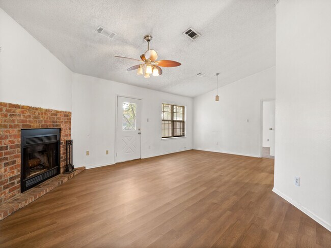 Foto del edificio - 1609 Amour Dr