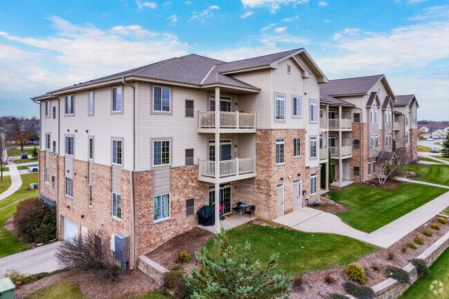 Primary Photo - W197N16925 Stonewall Dr