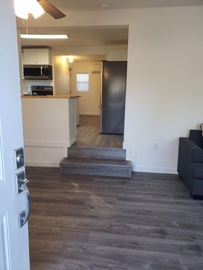 Building Photo - CUTE CHARMING 2 BED 1 BATH HOUSE