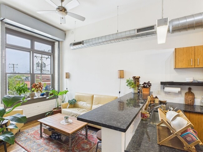 Interior Photo - 1322 W Broad St