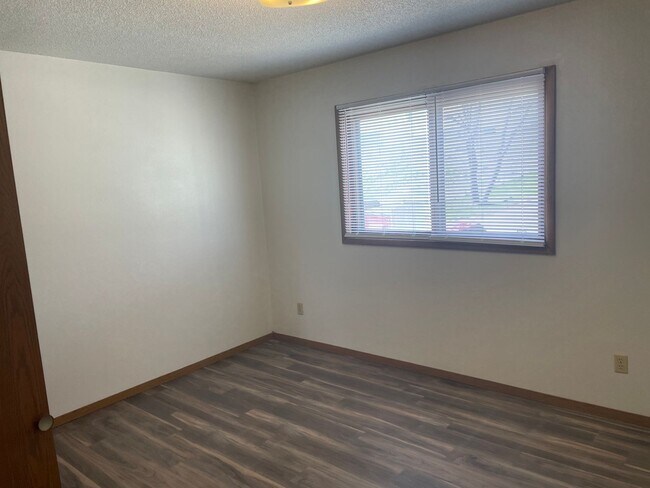Foto del edificio - 1 Bedroom Apartment - Close to Schools, Shopping, and Parks
