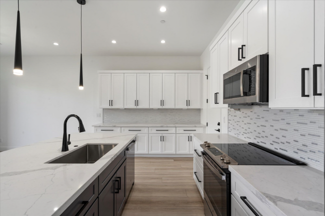 Building Photo - 16924 E Salida Dr