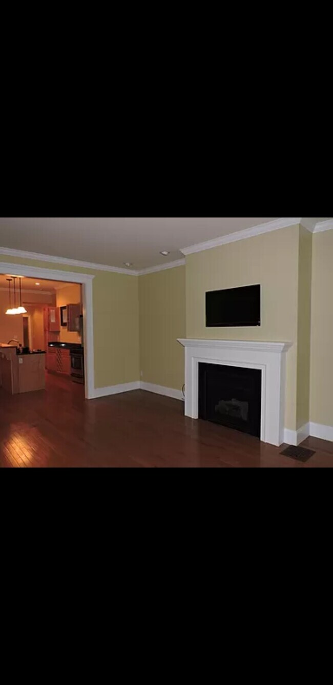 Building Photo - 131 S 19th St