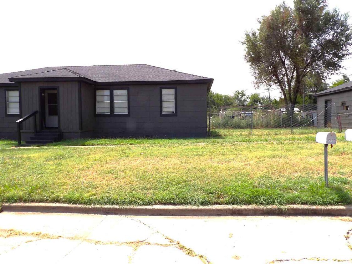 Foto principal - 2604 NW Pollard Ave