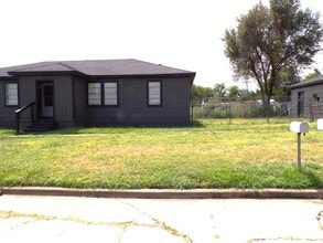 Building Photo - 2604 NW Pollard Ave
