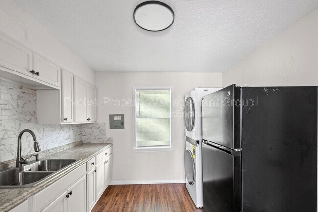 Building Photo - 1196 Aubra Rd