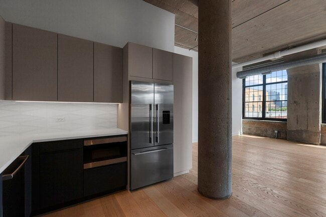 Building Photo - 17 N Loomis St