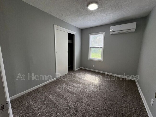 Foto del edificio - 2626 W Page St